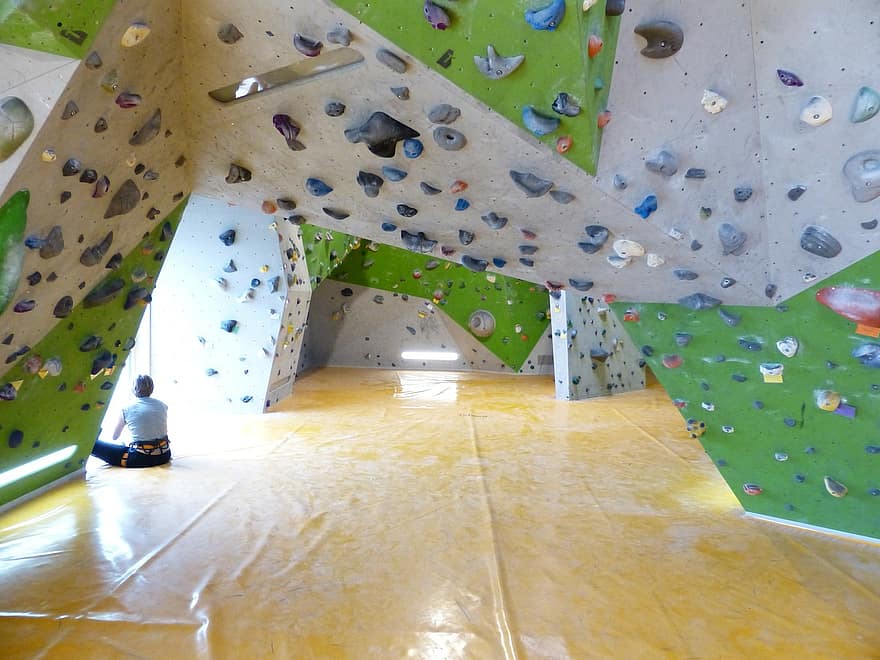 PictureOfBoulderingCave