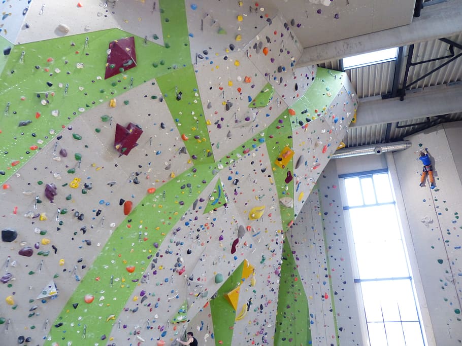 PictureOfClimbingWall