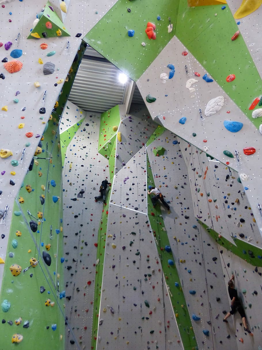 PictureOfClimbingWall
