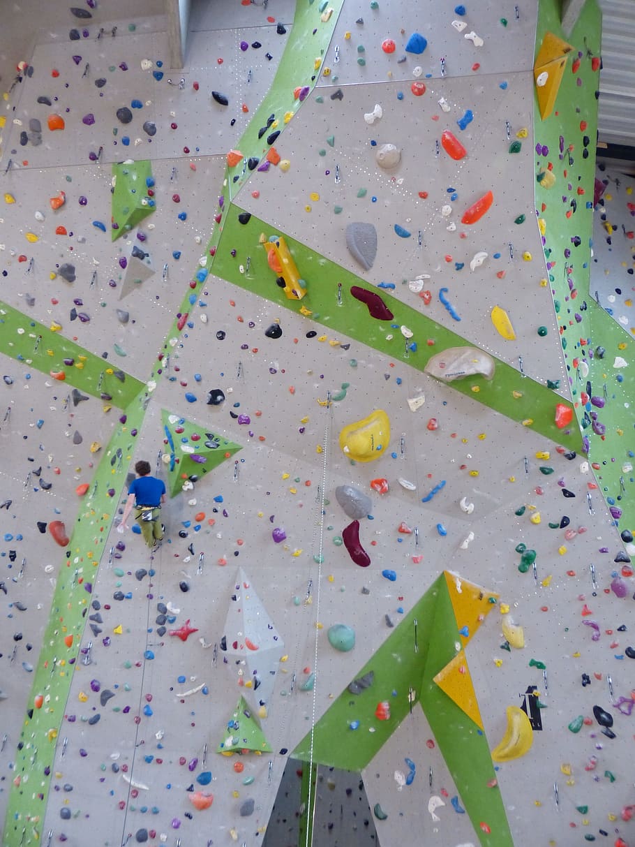 PictureOfClimbingWall