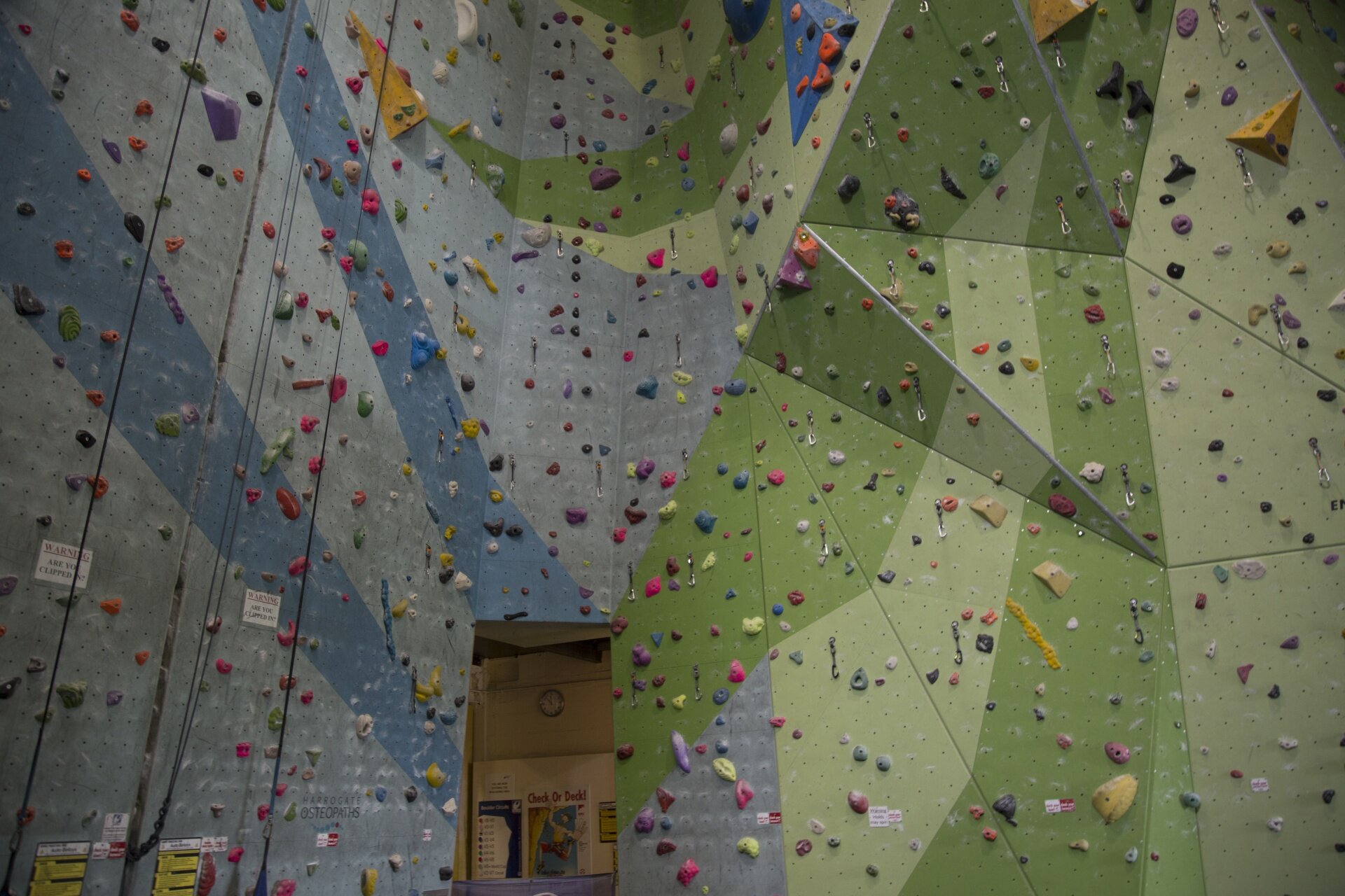 PictureOfClimbingWall